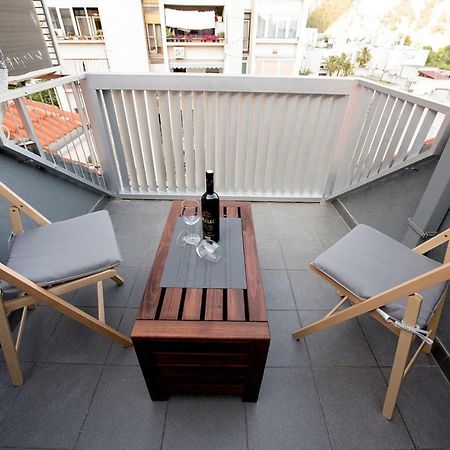 The Roof - Luxury Apartment 오미스 외부 사진