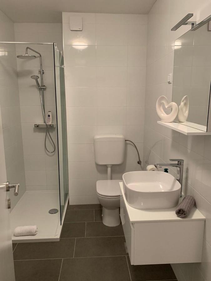 The Roof - Luxury Apartment 오미스 외부 사진
