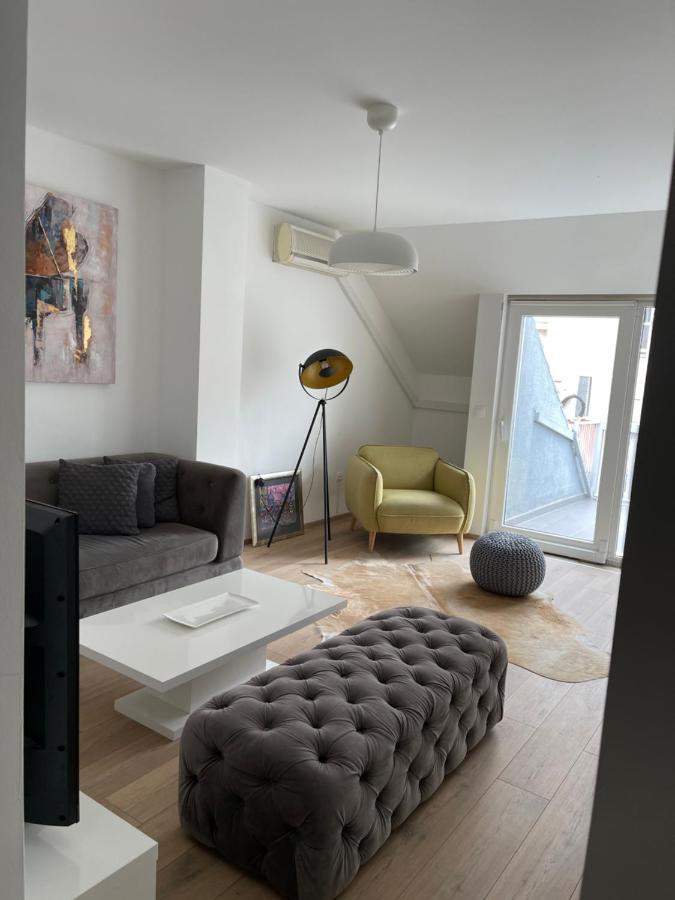 The Roof - Luxury Apartment 오미스 외부 사진