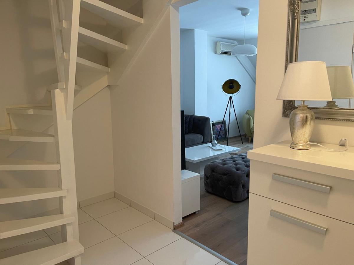 The Roof - Luxury Apartment 오미스 외부 사진