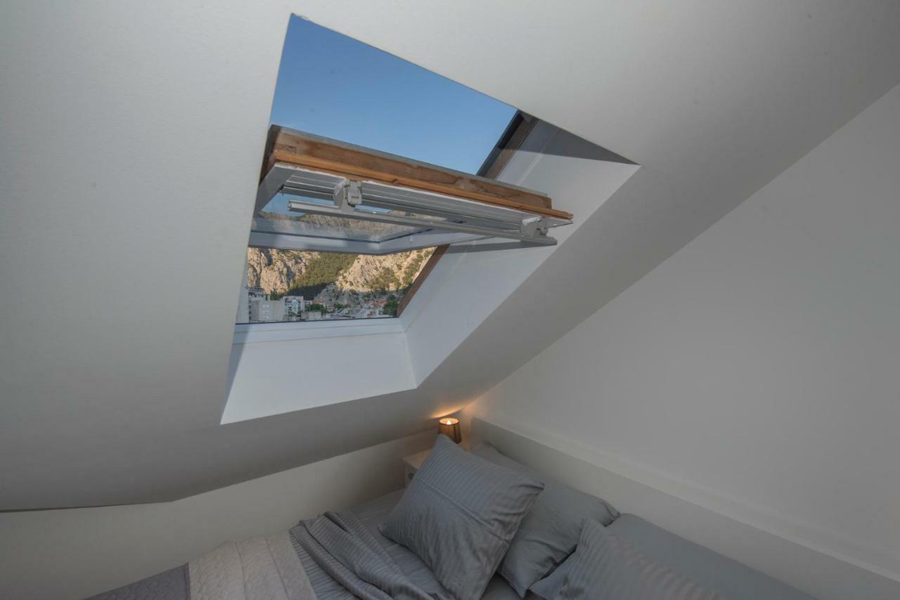 The Roof - Luxury Apartment 오미스 외부 사진