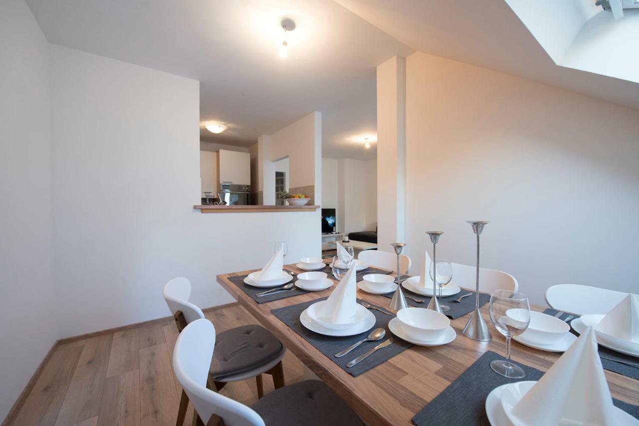 The Roof - Luxury Apartment 오미스 외부 사진