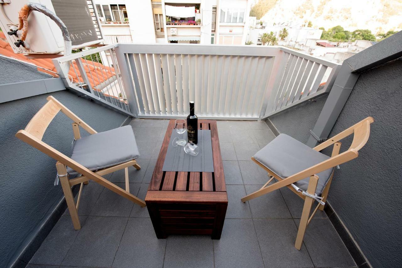 The Roof - Luxury Apartment 오미스 외부 사진