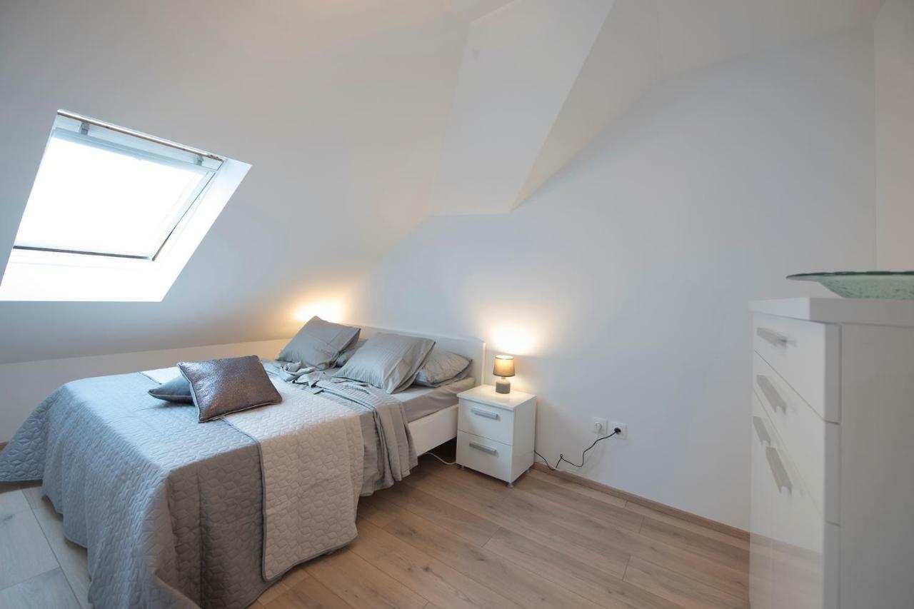 The Roof - Luxury Apartment 오미스 외부 사진