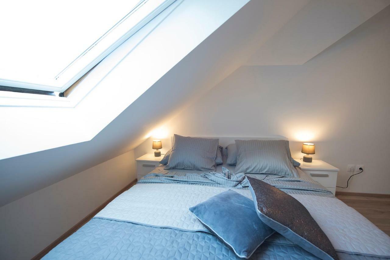 The Roof - Luxury Apartment 오미스 외부 사진