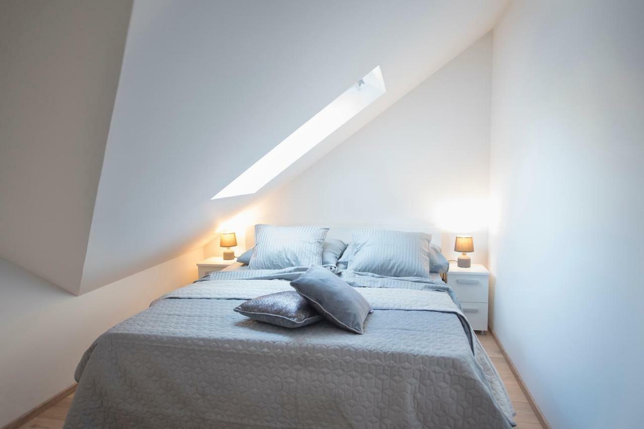 The Roof - Luxury Apartment 오미스 외부 사진