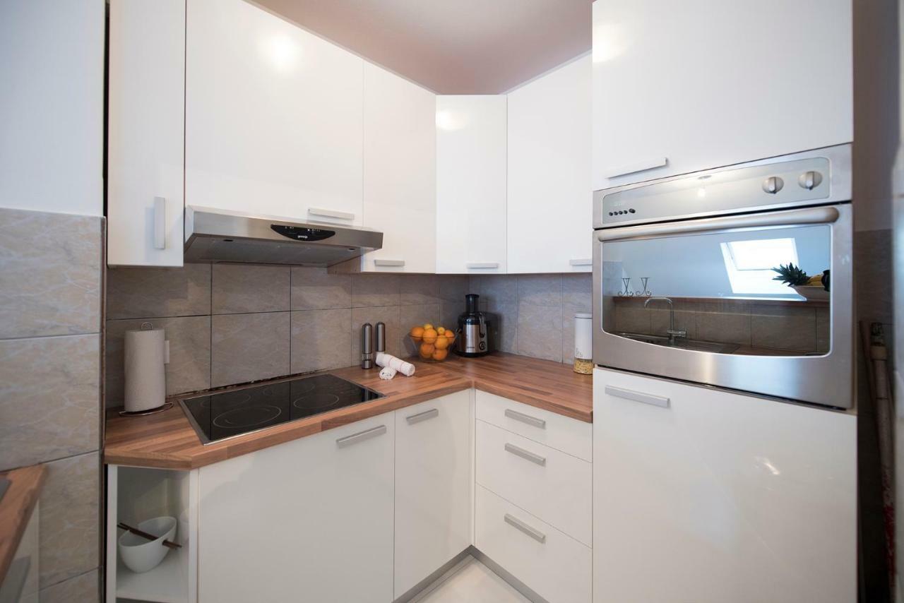 The Roof - Luxury Apartment 오미스 외부 사진